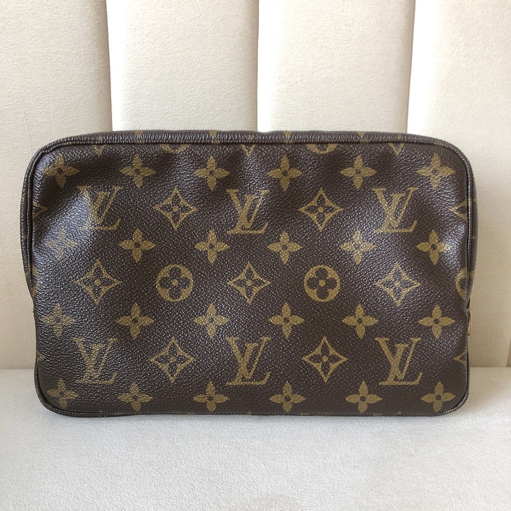 Louis Vuitton Trousse 23